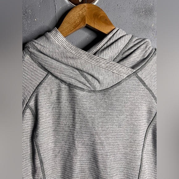 Lululemon “Think fast” hoodie in gray.  Size 8 - Picture 4 of 10